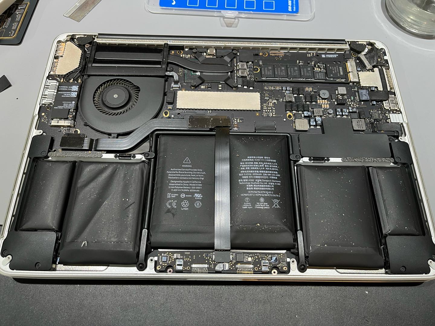 MacBook Pro A1502 電池更換